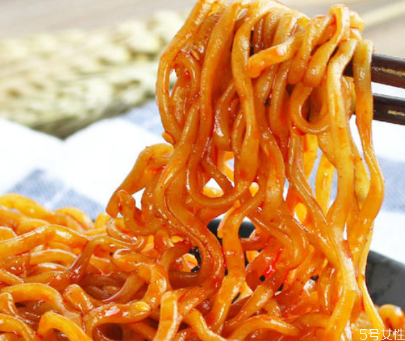 三養(yǎng)芝士火雞面辣嗎 三養(yǎng)芝士火雞面的正確吃法 三養(yǎng)芝士火雞面辣嗎 三養(yǎng)芝士火雞面的正確吃法