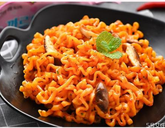 粉色火雞面是什么口味 三養(yǎng)奶油火雞面辣嗎 粉色火雞面是什么口味 三養(yǎng)奶油火雞面辣嗎