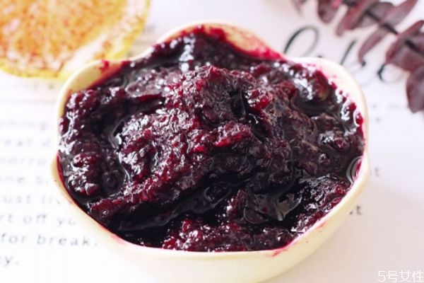 藍(lán)莓醬一般熬制多長(zhǎng)時(shí)間 自制藍(lán)莓醬的做法竅門 藍(lán)莓醬一般熬制多長(zhǎng)時(shí)間 自制藍(lán)莓醬的做法竅門