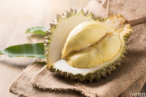 吃榴蓮不小心喝酒了怎么辦 吃少量榴蓮可以喝酒嗎 吃榴蓮不小心喝酒了怎么辦 吃少量榴蓮可以喝酒嗎