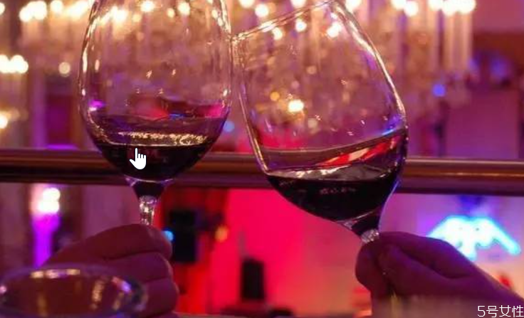 喝酒猝死的前兆 喝酒心跳加速會猝死嗎 喝酒猝死的前兆 喝酒心跳加速會猝死嗎