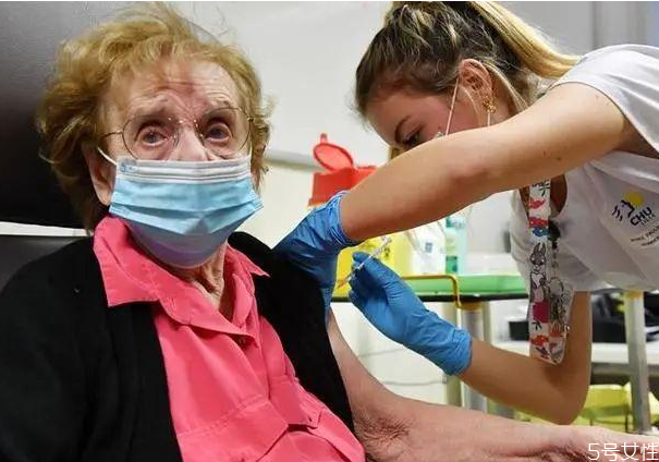 新冠疫苗打在哪個(gè)部位 大姨媽來(lái)可以打新冠疫苗嗎 新冠疫苗打在哪個(gè)部位 大姨媽來(lái)可以打新冠疫苗嗎