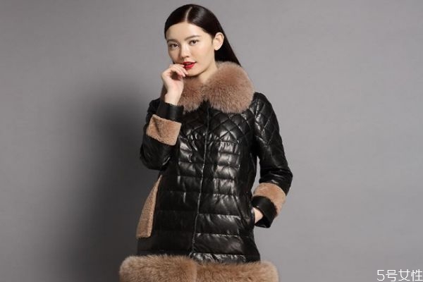 綿羊皮羽絨服價格多少錢 真皮羽絨服一般多少錢 綿羊皮羽絨服價格多少錢 真皮羽絨服一般多少錢