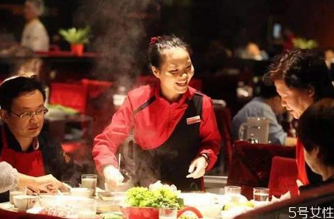 2人怎么吃海底撈劃算 海底撈兩個人吃300夠嗎 2人怎么吃海底撈劃算 海底撈兩個人吃300夠嗎