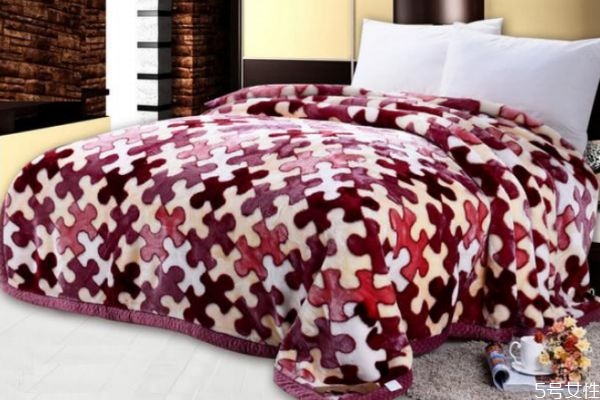 毛毯能用洗衣機(jī)甩干嗎 毛毯能用洗衣機(jī)烘干嗎 毛毯能用洗衣機(jī)甩干嗎 毛毯能用洗衣機(jī)烘干嗎