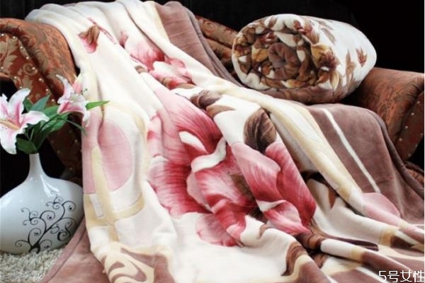 毛毯太大放不進(jìn)洗衣機(jī)怎么辦 毛毯日常護(hù)理 毛毯太大放不進(jìn)洗衣機(jī)怎么辦 毛毯日常護(hù)理