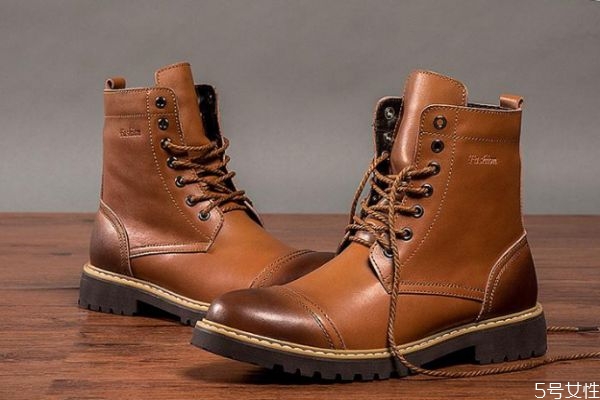 馬丁靴壓腳背正常么 選購馬丁靴需要注意什么問題 馬丁靴壓腳背正常么 選購馬丁靴需要注意什么問題