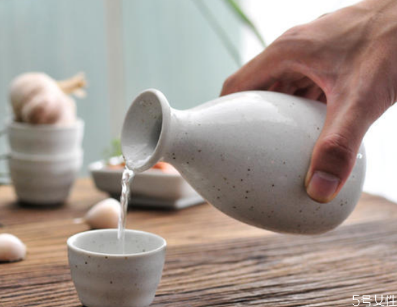 真露燒酒兌什么好喝 真露為什么后勁大 真露燒酒兌什么好喝 真露為什么后勁大