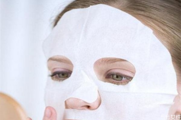 長痘痘能敷補(bǔ)水面膜嗎 長痘痘可以天天敷面膜嗎 長痘痘能敷補(bǔ)水面膜嗎 長痘痘可以天天敷面膜嗎