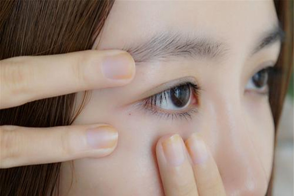 眼皮松弛怎么保養(yǎng) 眼皮松弛保養(yǎng)的技巧 眼皮松弛怎么保養(yǎng) 眼皮松弛保養(yǎng)的技巧