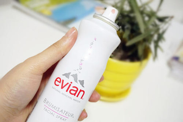 依云礦泉水噴霧可以當(dāng)爽膚水嗎 依云礦泉水噴霧是爽膚水嗎 依云礦泉水噴霧可以當(dāng)爽膚水嗎 依云礦泉水噴霧是爽膚水嗎