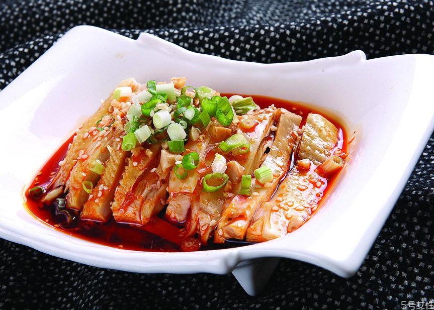 口水雞是哪個(gè)地方的菜系 口水雞名字的由來 口水雞是哪個(gè)地方的菜系 口水雞名字的由來