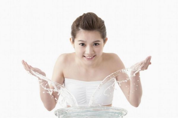 皮膚太干會有什么危害 皮膚太干會長痘嗎 皮膚太干會有什么危害 皮膚太干會長痘嗎