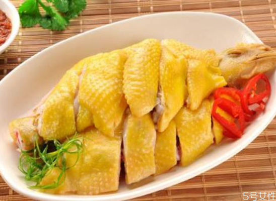 白切雞是不是生的 廣式白切雞為何有血絲 白切雞是不是生的 廣式白切雞為何有血絲