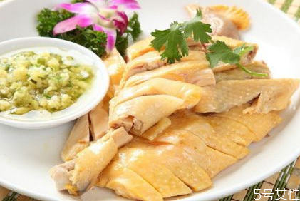 白切雞是不是生的 廣式白切雞為何有血絲 白切雞是不是生的 廣式白切雞為何有血絲