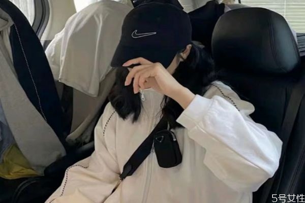 棒球帽怎樣搭配最好看 戴棒球帽有哪些風格 棒球帽怎樣搭配最好看 戴棒球帽有哪些風格