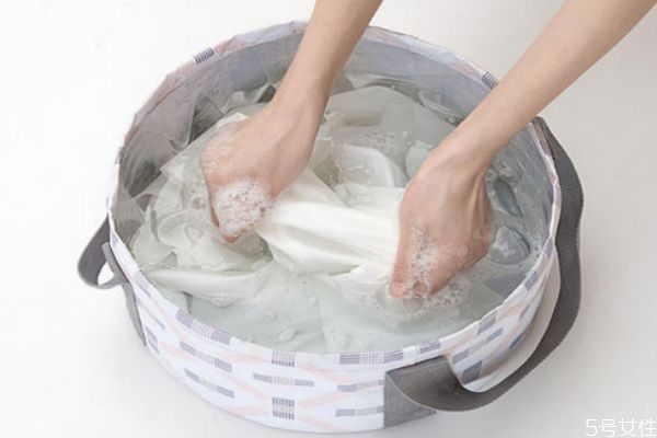 衣服柴油該怎么樣洗掉 衣服柴油去味小竅門 衣服柴油該怎么樣洗掉 衣服柴油去味小竅門