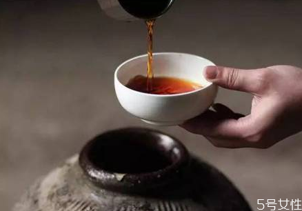 二十年的黃酒還能喝嗎 怎么判斷黃酒變質(zhì)了 二十年的黃酒還能喝嗎 怎么判斷黃酒變質(zhì)了