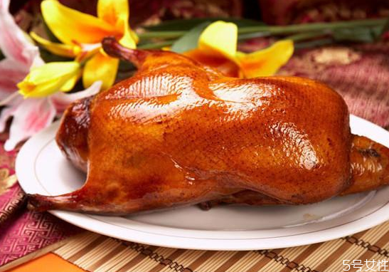 烤鴨用什么鴨子最好 燒鴨跟烤鴨哪一個(gè)好吃 烤鴨用什么鴨子最好 燒鴨跟烤鴨哪一個(gè)好吃