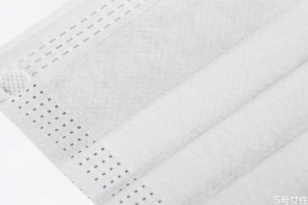 口罩可以刷醫(yī)?？ㄙ徺I嗎 藥店買口罩能刷醫(yī)?？▎?></p><h3>口罩上標(biāo)無菌和滅菌是一個意思嗎</h3><p>滅菌口罩分為一次性無菌口罩和醫(yī)用無菌口罩，一次性無菌口罩只能起到普通的防護(hù)效果，醫(yī)用無菌口罩在臨床上，醫(yī)生、護(hù)士等廣泛使用，所以無菌口罩不一定是醫(yī)用口罩。無菌口罩經(jīng)過了滅菌處理，有較好的貼合性，能一定程度上預(yù)防呼吸道感染，建議經(jīng)常更換口罩。</p>		</div>
<div align=