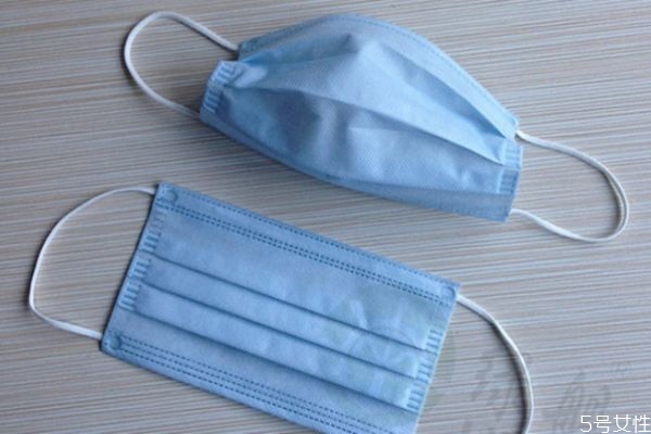 醫(yī)生用的口罩為什么是藍(lán)色 醫(yī)用口罩的正反面怎么區(qū)分 醫(yī)生用的口罩為什么是藍(lán)色 醫(yī)用口罩的正反面怎么區(qū)分
