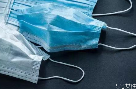 口罩臨時取下來怎么放 口罩怎么折疊保存 口罩臨時取下來怎么放 口罩怎么折疊保存