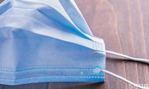 口罩臨時取下來怎么放 口罩怎么折疊保存 口罩臨時取下來怎么放 口罩怎么折疊保存