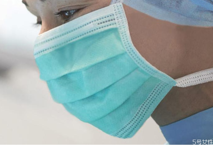 吃飯口罩拿下來怎么放 口罩怎么放在包里 吃飯口罩拿下來怎么放 口罩怎么放在包里