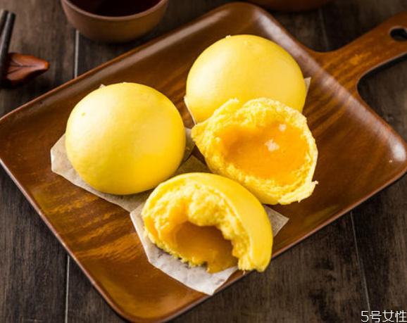 流沙包奶黃包哪個好吃 奶黃包和流沙包的區(qū)別 流沙包奶黃包哪個好吃 奶黃包和流沙包的區(qū)別