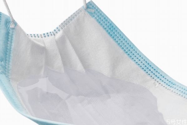 冬天戴口罩里面有水怎么辦 冬天怎么戴口罩才不會(huì)濕 冬天戴口罩里面有水怎么辦 冬天怎么戴口罩才不會(huì)濕