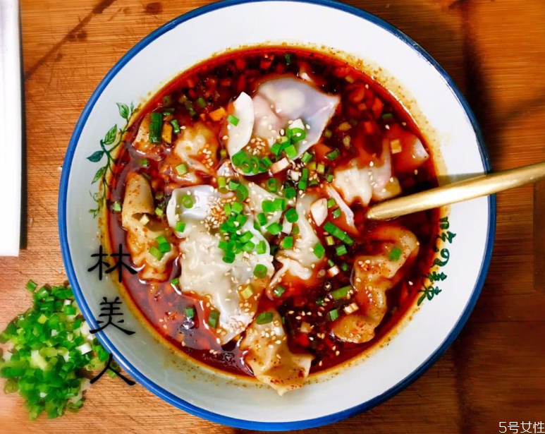 抄手餡怎么調(diào)才好吃 抄手餡的做法 抄手餡怎么調(diào)才好吃 抄手餡的做法