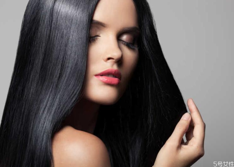 頭發(fā)白了有什么辦法才能變黑 治白發(fā)最有效的方法偏方 頭發(fā)白了有什么辦法才能變黑 治白發(fā)最有效的方法偏方