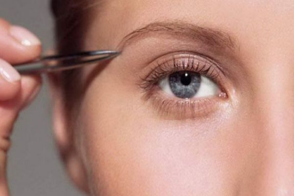 如何修剪眉毛 修剪眉毛的技巧 如何修剪眉毛 修剪眉毛的技巧