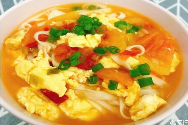 番茄雞蛋面怎么煮 番茄雞蛋面湯面的做法 番茄雞蛋面怎么煮 番茄雞蛋面湯面的做法