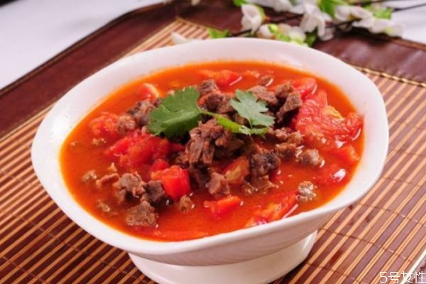 西紅柿燉牛肉怎么做好吃 西紅柿燉牛腩的做法 西紅柿燉牛肉怎么做好吃 西紅柿燉牛腩的做法