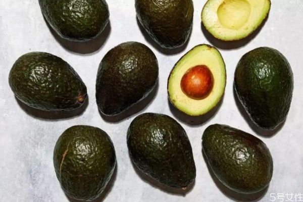 牛油果什么時候吃最好 牛油果有哪些吃法 牛油果什么時候吃最好 牛油果有哪些吃法