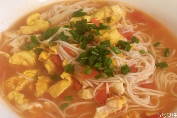 番茄雞蛋面怎么煮 番茄雞蛋面湯面的做法 番茄雞蛋面怎么煮 番茄雞蛋面湯面的做法