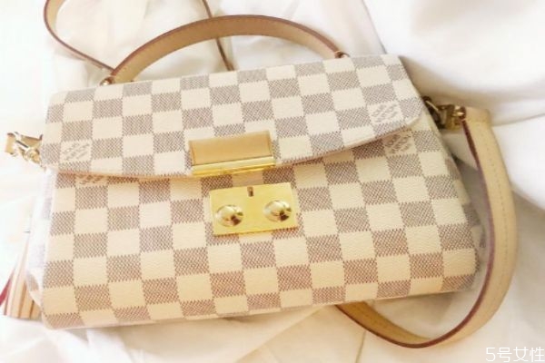 皮包被雨淋濕了怎么辦 皮包被雨淋濕了處理方法 皮包被雨淋濕了怎么辦 皮包被雨淋濕了處理方法