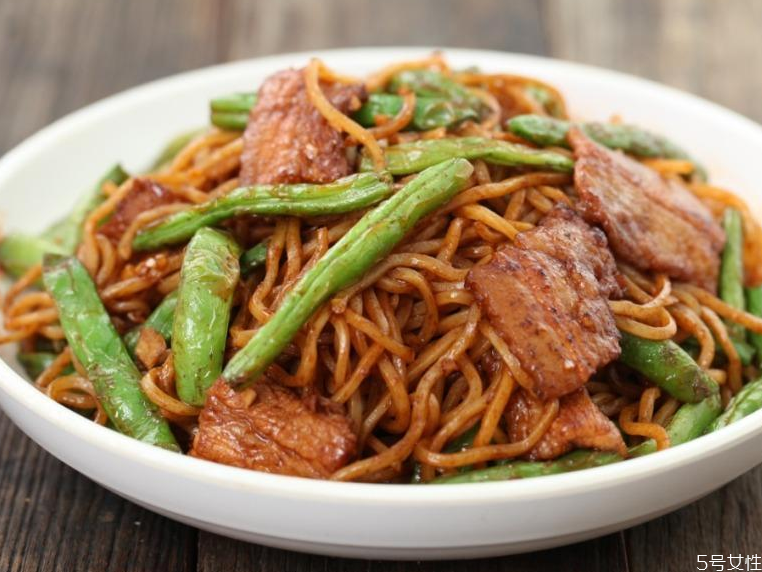 燜面一般燜幾分鐘 做燜面怎么讓面不粘 燜面一般燜幾分鐘 做燜面怎么讓面不粘