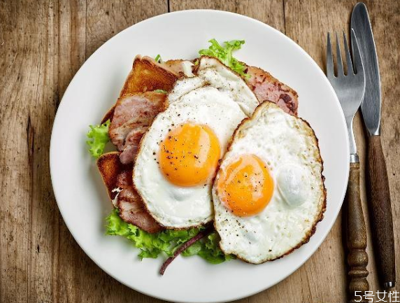 煎蛋怎么不粘鍋 怎樣煎雞蛋不粘鍋的技巧 煎蛋怎么不粘鍋 怎樣煎雞蛋不粘鍋的技巧