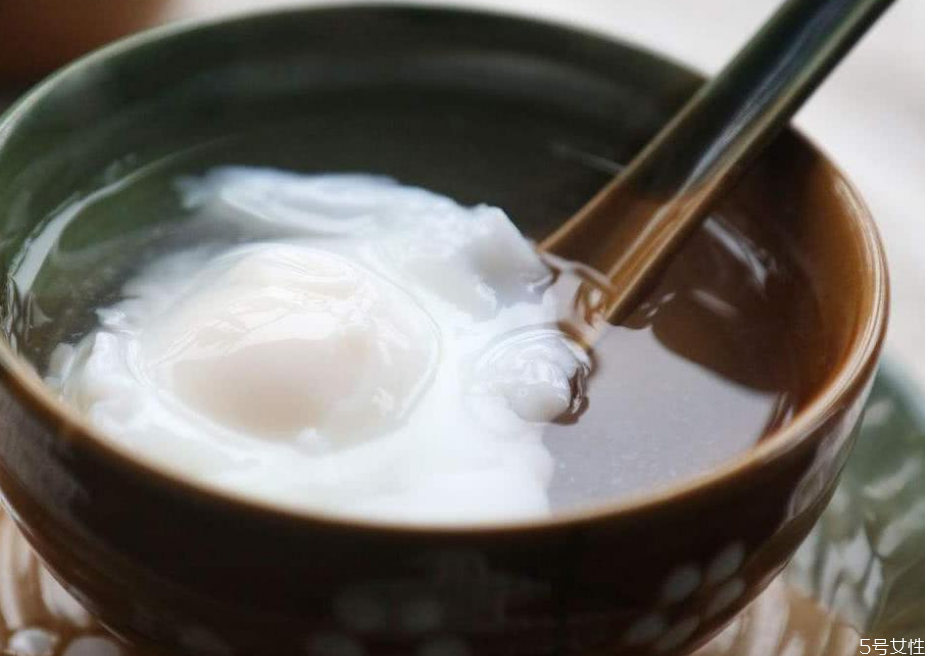 水煮荷包蛋怎么做不散 怎樣煮出完整的荷包蛋 水煮荷包蛋怎么做不散 怎樣煮出完整的荷包蛋