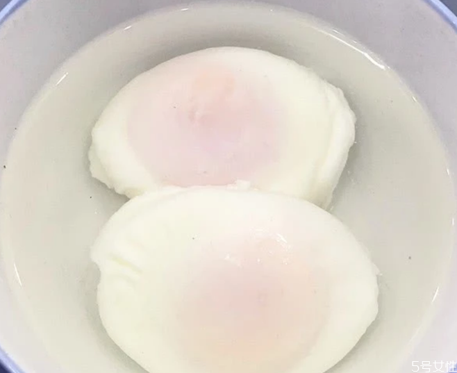 煮荷包蛋是冷水煮還是熱水煮 荷包蛋開(kāi)水煮幾分鐘