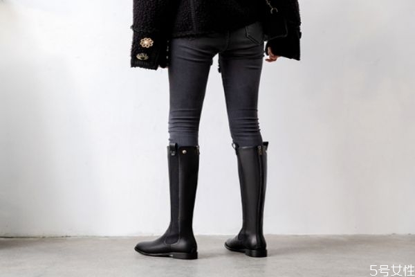 黑色絨面長(zhǎng)靴怎么打理 過(guò)膝長(zhǎng)靴搭配技巧 黑色絨面長(zhǎng)靴怎么打理 過(guò)膝長(zhǎng)靴搭配技巧