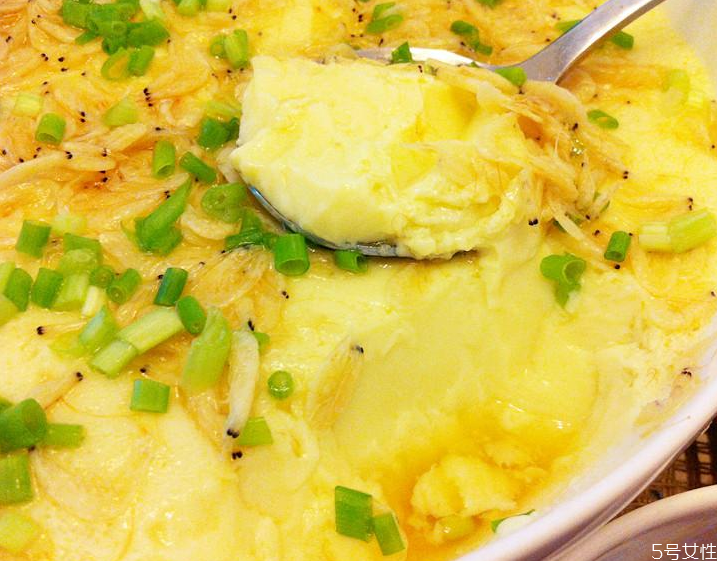 蒸雞蛋羹用熱水還是冷水 雞蛋羹不凝固怎么補(bǔ)救 蒸雞蛋羹用熱水還是冷水 雞蛋羹不凝固怎么補(bǔ)救