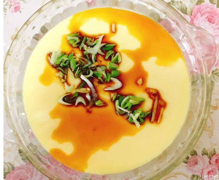 蒸雞蛋羹要放油嗎 蒸雞蛋羹要注意什么 蒸雞蛋羹要放油嗎 蒸雞蛋羹要注意什么