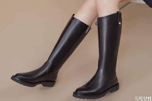 腿不直的女生能穿長筒靴嗎 長筒靴不好穿脫怎么辦 腿不直的女生能穿長筒靴嗎 長筒靴不好穿脫怎么辦