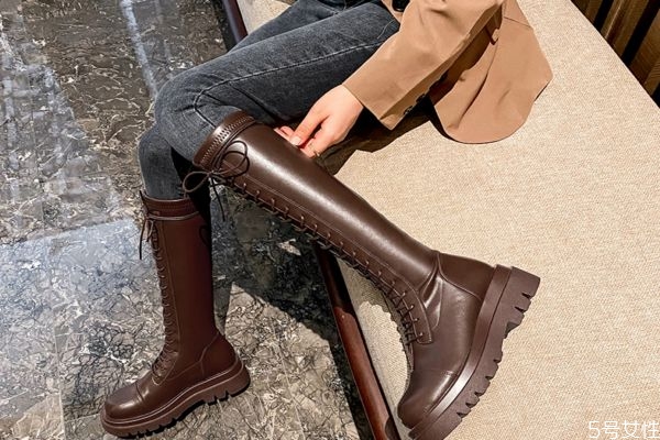 騎士靴適合什么人 騎士靴綁帶好看還是光面好看 騎士靴適合什么人 騎士靴綁帶好看還是光面好看