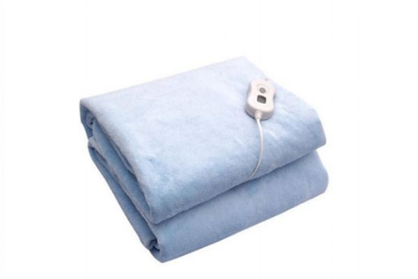 電熱毯插著電也可以睡嗎 電熱毯一晚上多少度電 電熱毯插著電也可以睡嗎 電熱毯一晚上多少度電