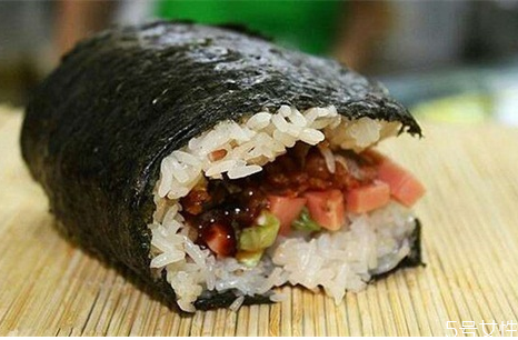 飯團(tuán)怎么捏 怎樣捏飯團(tuán)不散 飯團(tuán)怎么捏 怎樣捏飯團(tuán)不散