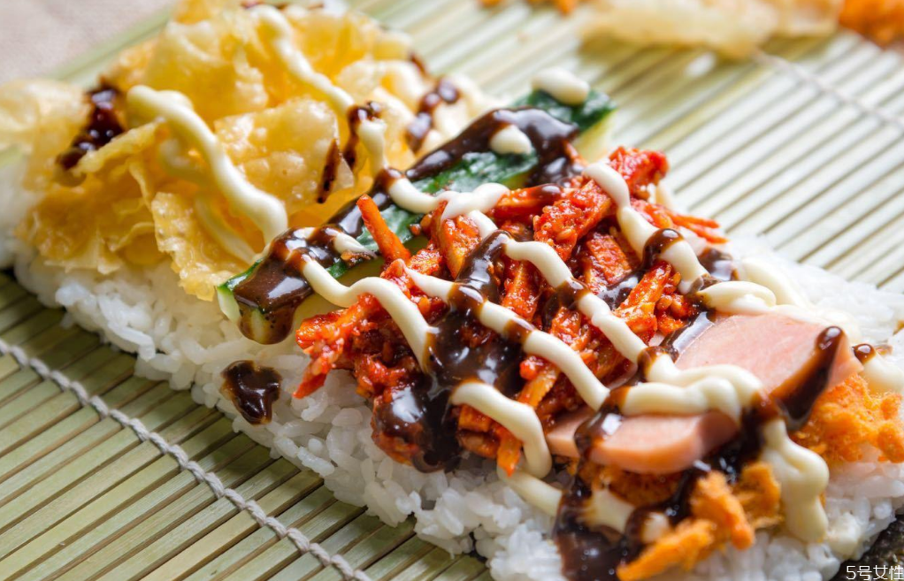 做飯團(tuán)需要什么材料 制作飯團(tuán)的材料大全 做飯團(tuán)需要什么材料 制作飯團(tuán)的材料大全